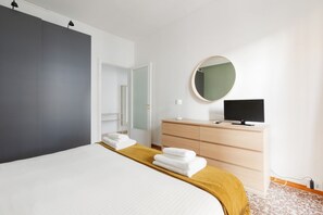 1 habitación, tabla de planchar con plancha, wifi y ropa de cama 