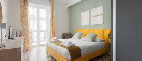 Iron/ironing board, WiFi, bed sheets