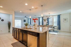 Interior - Play, Soak & Explore! Group Getaway Near Disney (Davenport)