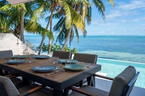 Outdoor dining - 6BR Modern Oceanfront Villa with Infinity Pool (Cancún)