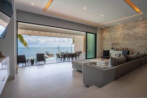 TV, stereo, offices - 6BR Modern Oceanfront Villa with Infinity Pool (Cancún)