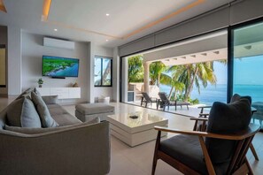 TV, stereo, offices - 6BR Modern Oceanfront Villa with Infinity Pool (Cancún)