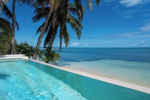 Pool - 6BR Modern Oceanfront Villa with Infinity Pool (Cancún)