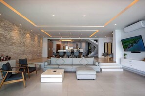 Interior - 6BR Modern Oceanfront Villa with Infinity Pool (Cancún)