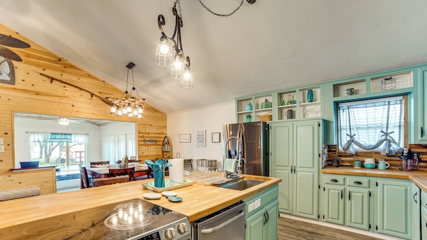A modern kitchen with wooden cabinets, stainless steel appliances, and a large island. - Crappie Fishing On Site! Lake Tawakoni Escape (East Tawakoni)