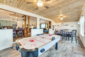 Games room - Crappie Fishing On Site! Lake Tawakoni Escape (East Tawakoni)