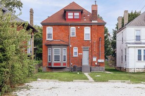 Exterior - Historic Gem Perfect for Groups and Long Stays (Columbus)