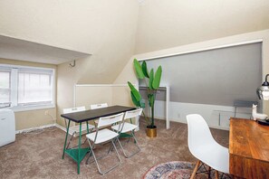Dining - Historic Gem Perfect for Groups and Long Stays (Columbus)