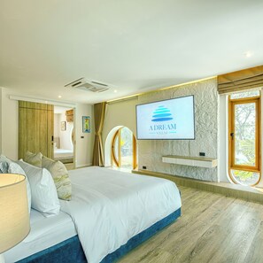 Cortinas blackout, tabla de planchar con plancha y wifi gratis 