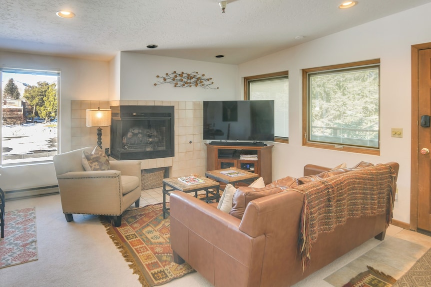 Mtn-view Balcony! Walkable Ketchum Condo - Ketchum, ID