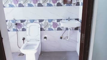 Standard Room | Bathroom