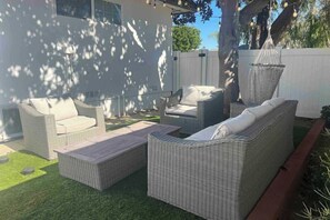 Terrace/patio - Beachside Patio Escape – Fire Pit & BBQ – Sleeps 4 (San Diego)