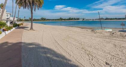 Stylish Mission Beach Condo – Views & Surf Gear