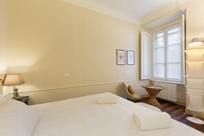 2 bedrooms, desk, iron/ironing board, travel crib - Luxury 2BR Apt · Steps from Last Supper & Parco Sempione · Milan (Milano)