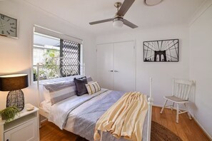 4 habitaciones, caja de seguridad en la habitación y escritorio