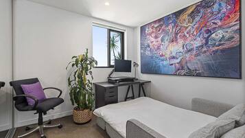 2 bedrooms, desk, iron/ironing board, WiFi