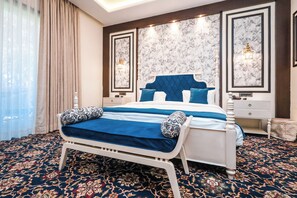 Suite de lujo | Caja de seguridad en la habitación, cortinas blackout y wifi gratis 