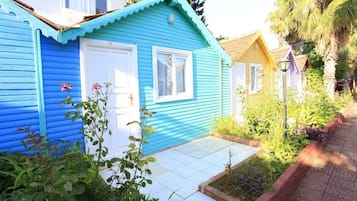 Standard Room | In-room safe, desk, blackout curtains, soundproofing