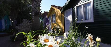 Standard Room | In-room safe, desk, blackout drapes, soundproofing