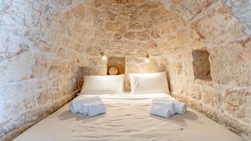 5 bedrooms, travel cot, free WiFi