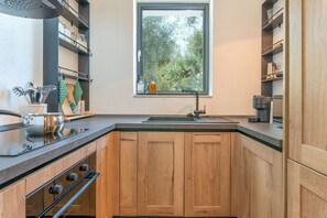 Kühlschrank, Mikrowelle, Ofen, Geschirrspüler