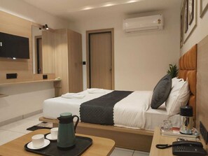 Deluxe Room, City View | Egyptian cotton sheets, premium bedding, memory foam beds, desk - HOTEL SKY GOLD (Gandhinagar)