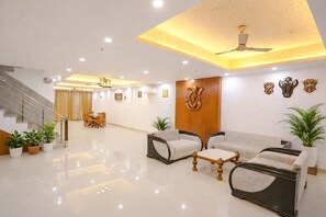 Lobby sitting area - Hotel Moon Taj Near Yashobhoomi (New Delhi)