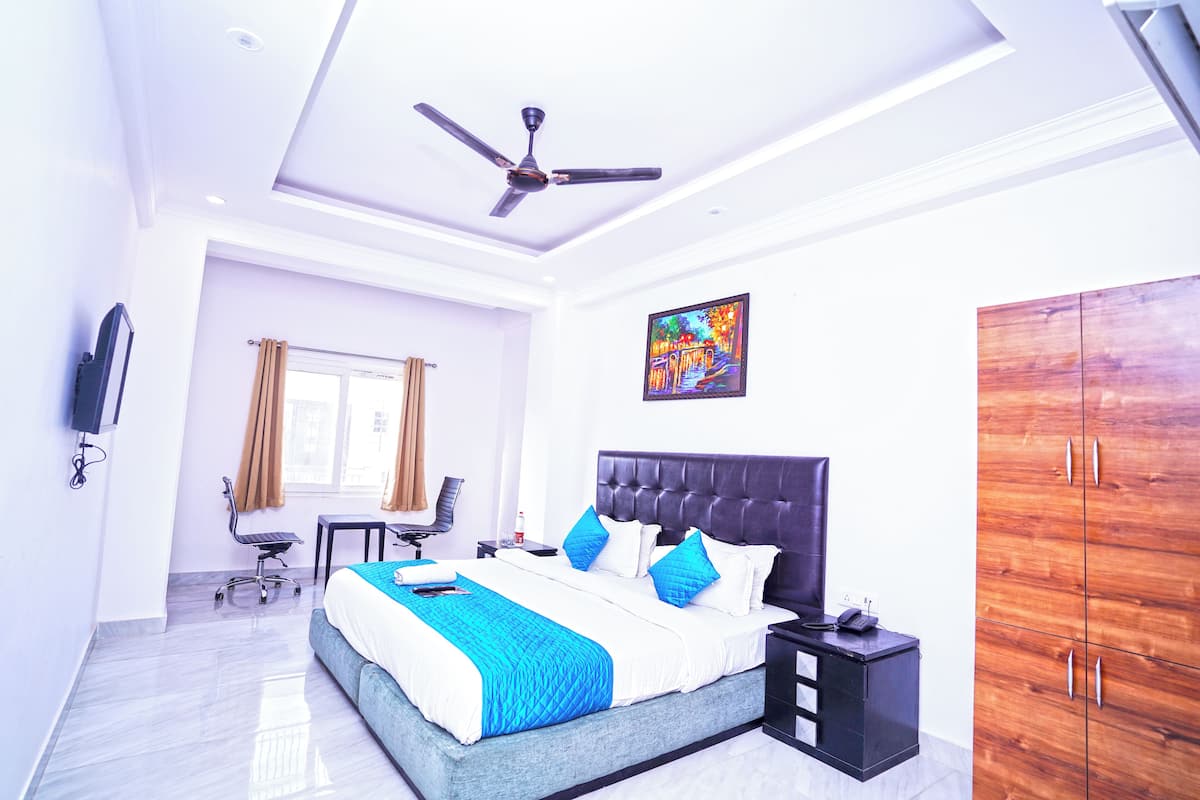 Deluxe Double Room, City View