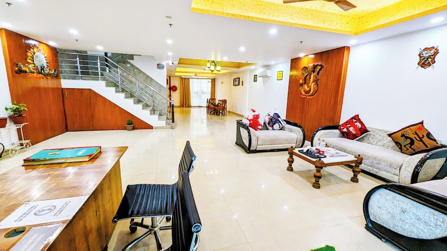 Hotel Moon Taj Near Yashobhoomi