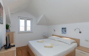 2 chambres, fer et planche à repasser, Wi-Fi gratuit, draps fournis