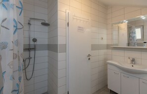 Douche, serviettes fournies