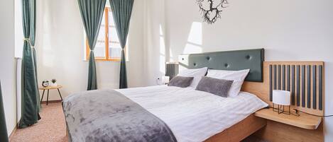 1 slaapkamer, een strijkplank/strijkijzer, wifi, beddengoed