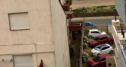 Apartment in front of the sea, 1 block from downtown. Excellent