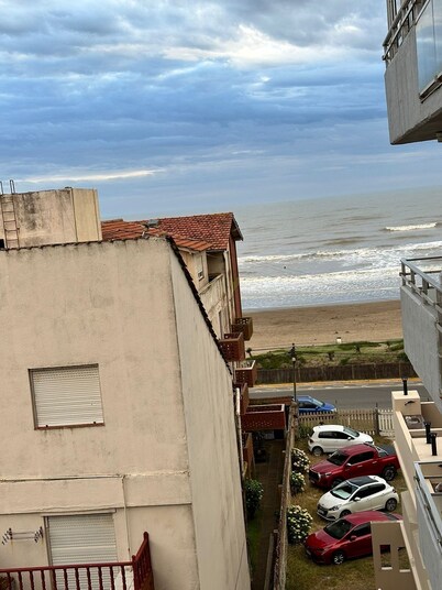 Apartment in front of the sea, 1 block from downtown. Excellent