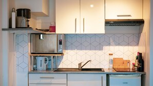 Kaffetrakter/tekoker, kjøleskap, mikrobølgeovn og ovn