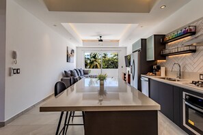 冰箱、微波炉、烤箱、洗碗机