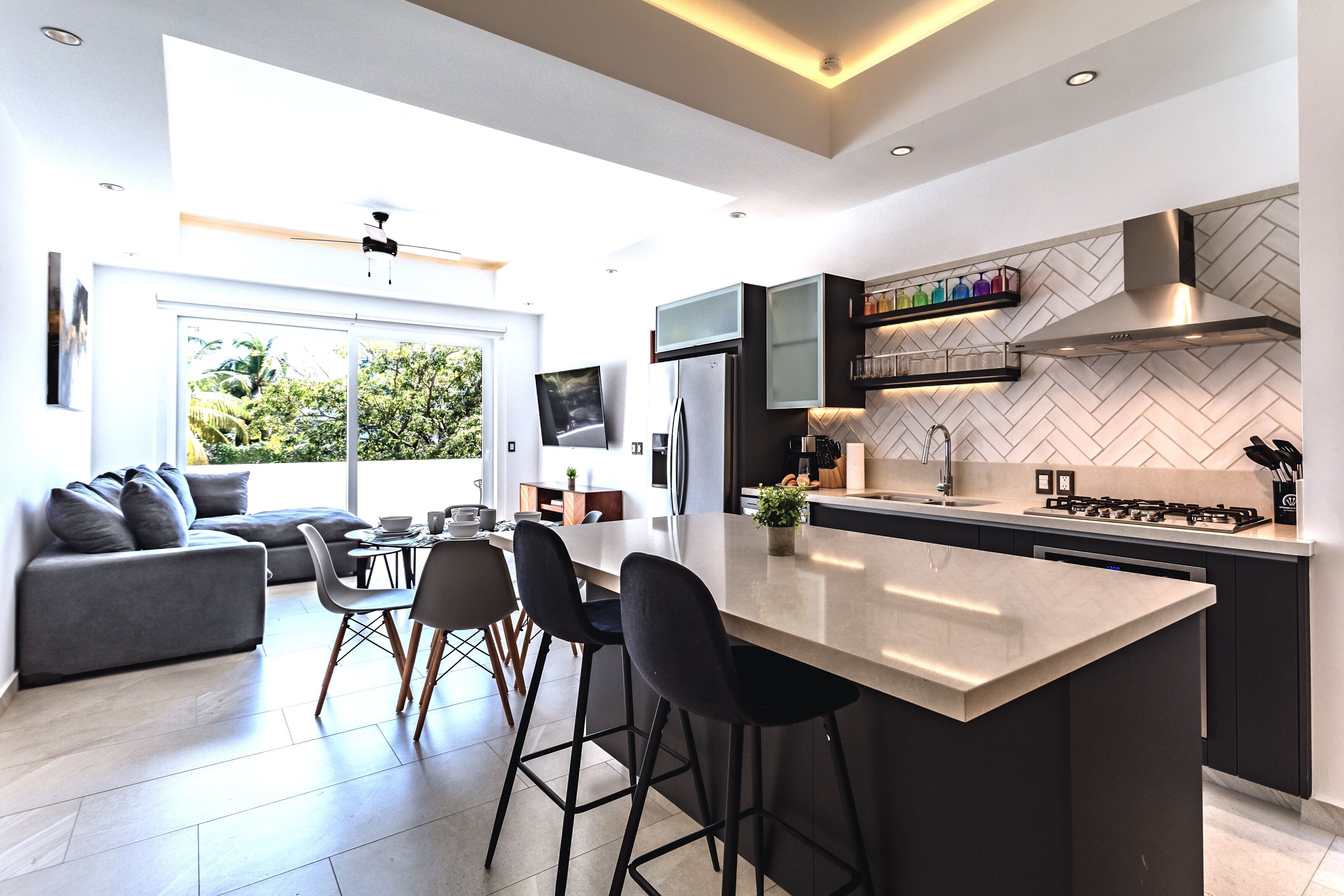 Kühlschrank, Mikrowelle, Ofen, Geschirrspüler