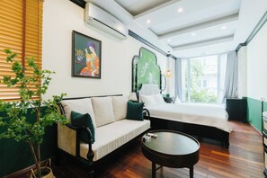 Family Studio, Kitchen, City View | Desk, laptop workspace, free WiFi