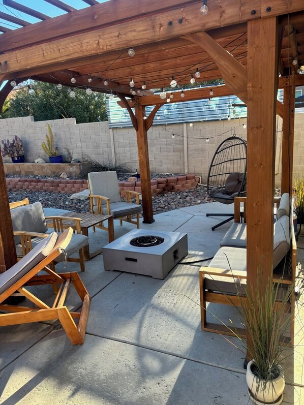 Terrace/patio - Charming 3-bedroom house with AC and WiFi in Desert Hot Springs (Desert Hot Springs)