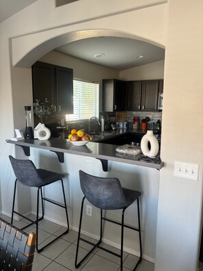 Private kitchen - Charming 3-bedroom house with AC and WiFi in Desert Hot Springs (Desert Hot Springs)