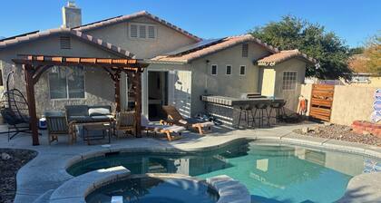 Charming 3-bedroom house with AC and WiFi in Desert Hot Springs