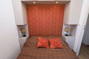 2 bedrooms, iron/ironing board
