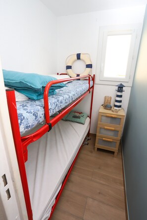 2 bedrooms, iron/ironing board - St Cyprien: An enchanting interlude on the marina (Saint-Cyprien)