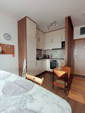 Kühlschrank, Ofen, Herdplatte, Geschirrspüler
