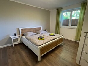 2 makuuhuonetta, silitysrauta/-lauta, Wi-Fi, vuodevaatteet