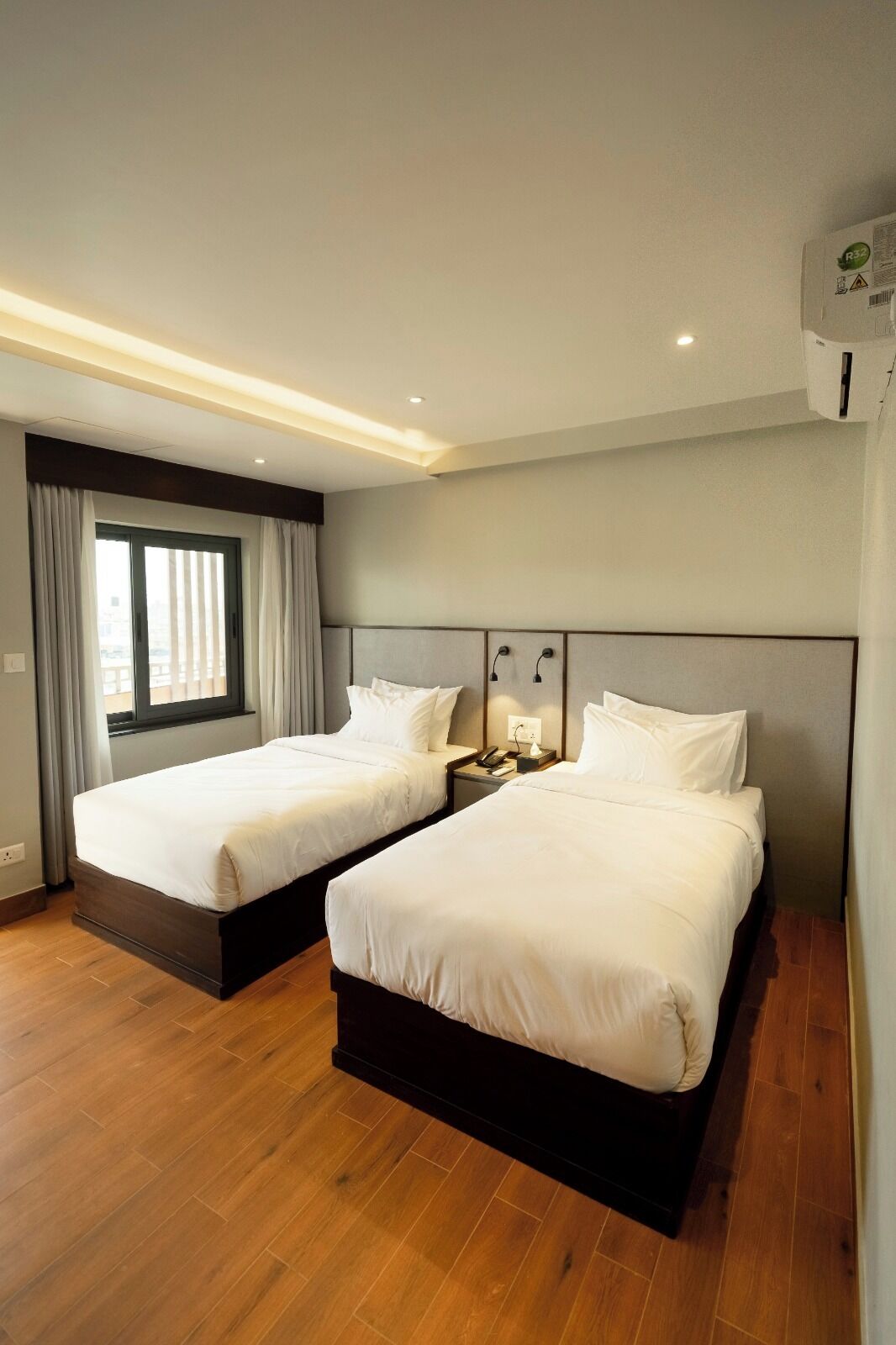 Deluxe Double or Twin Room | Hypo-allergenic bedding, minibar, desk, laptop workspace