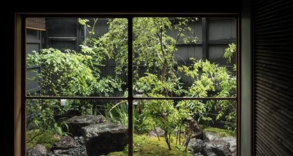 TRUNK HOUSE