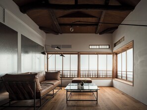 Living area - TRUNK HOUSE (Tokyo)