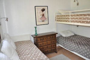 2 dormitorios, tabla de planchar con plancha, wifi gratis y ropa de cama