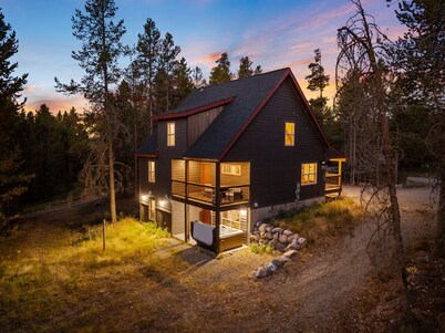 Moosefire Cabin | 35min to Yellowstone, Hot Tub, Fire Pit & Grill!